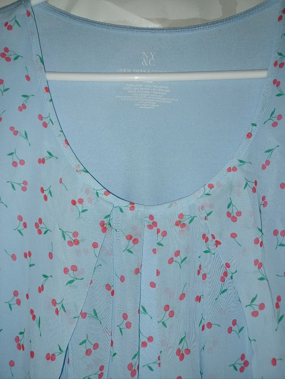 LIKE NEW NWOT New York & Co Baby Blue Cherries Cherry Blouse Sleeveless - Picture 3 of 5